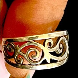 Beautiful design Sterling Silver ring. Size 7
